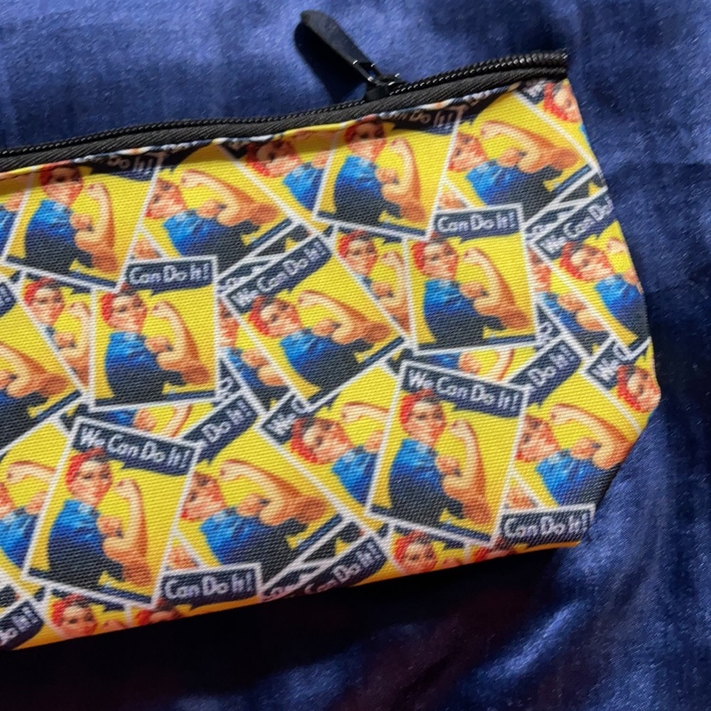 New Riveting Rosie pouch - Picture 3 of 4